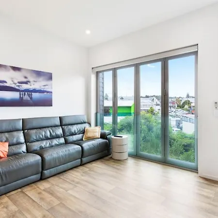 The Perfect Pad On The Shore Seconds To Stadium